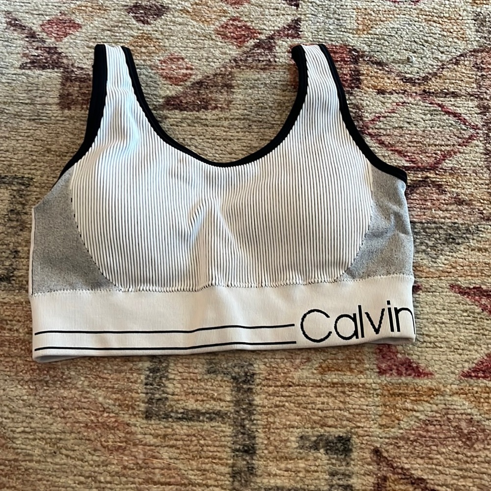 Calvin klein. Size Large. Good condition